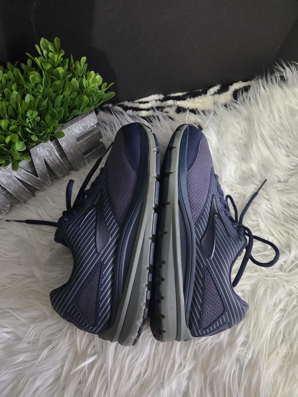 Brooks Addition Walker 2 Navy & Gray Running Shoes.  Women Size 7.5